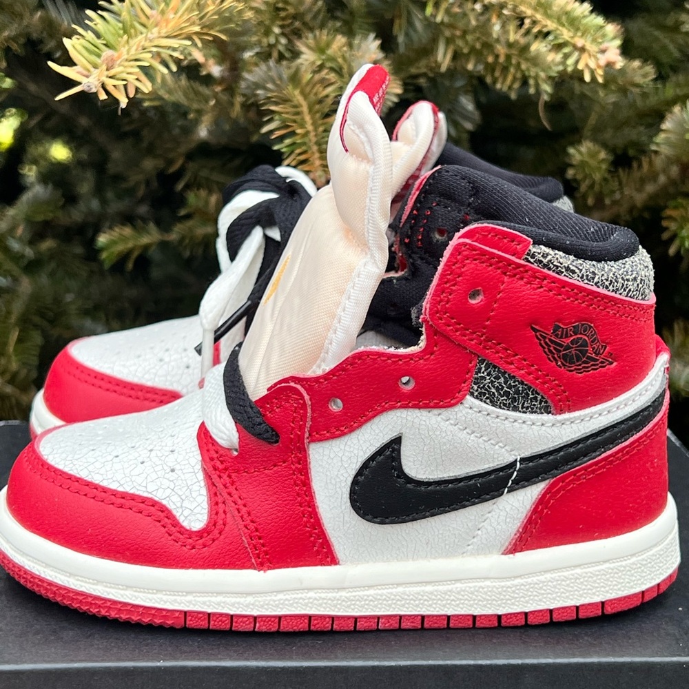 Brand new Jordan 1 Retro High OG Varsity red/black size 8c